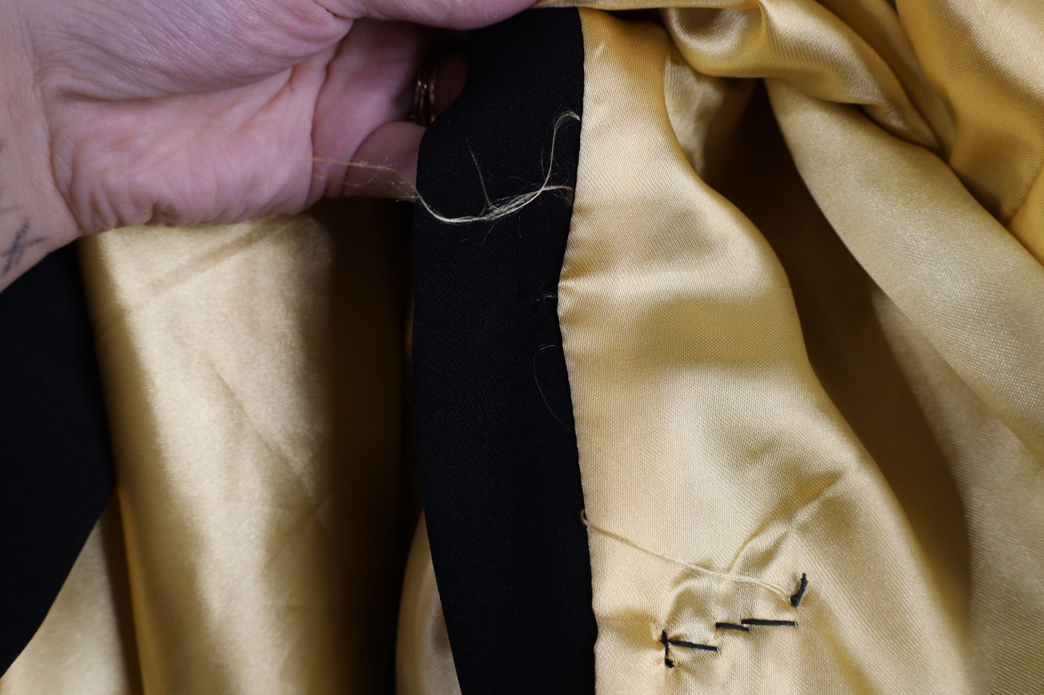 Vintage Vintage 90s Dragon Tie Button Kimono Jacket Black Gold Size US XXL / EU 58 / 5 - 12 Thumbnail