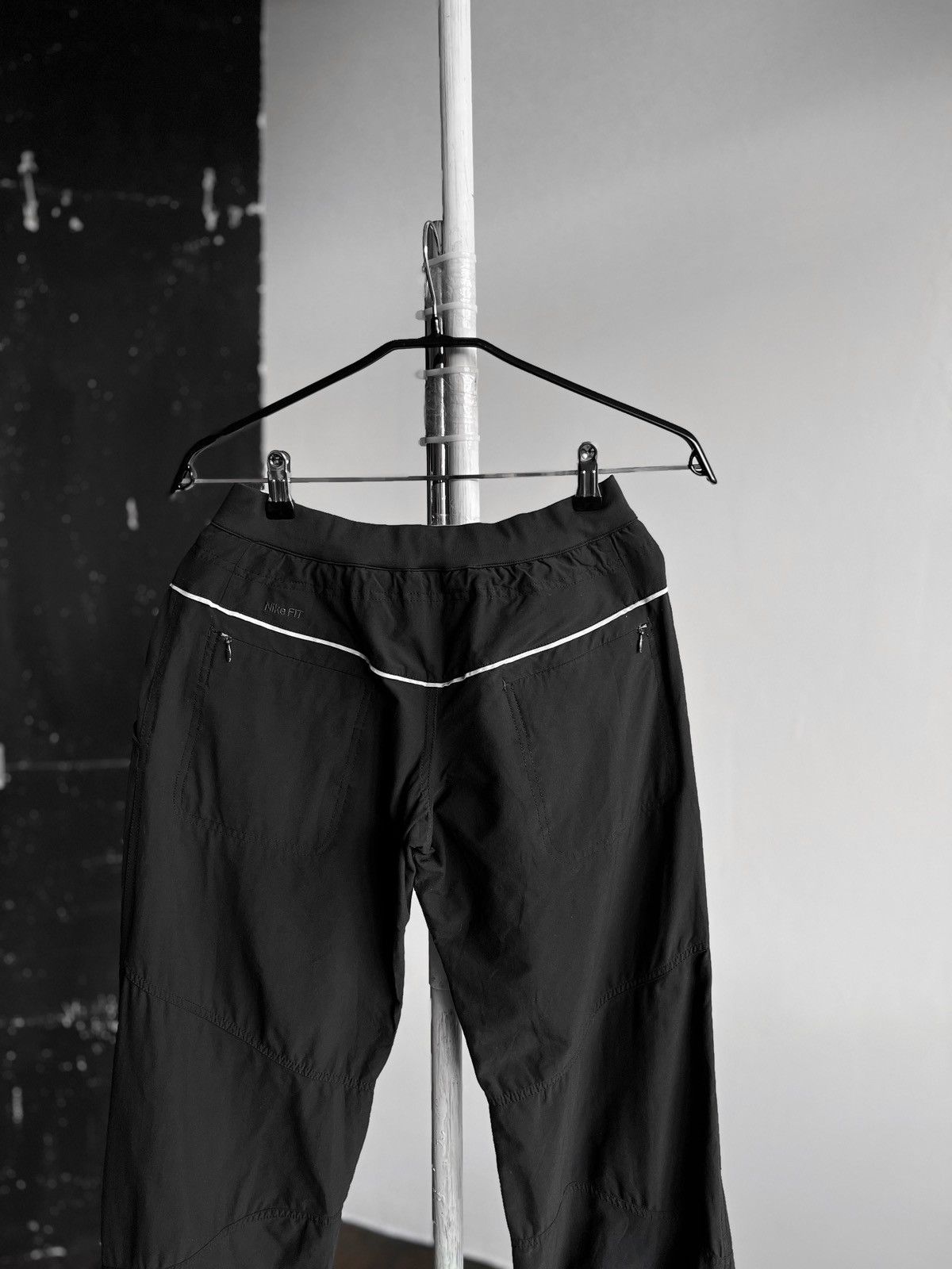 Nike × Vintage Nike Womens Black Vintage 00s Nylon Track Pants Y2K Swoosh Size 28" / US 6 / IT 42 - 4 Thumbnail