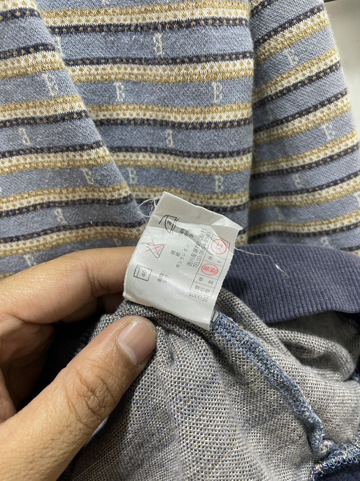 Balmain Balmain V Neck Button Stripes B Logo Seeatshirt Size US M / EU 48-50 / 2 - 9 Thumbnail