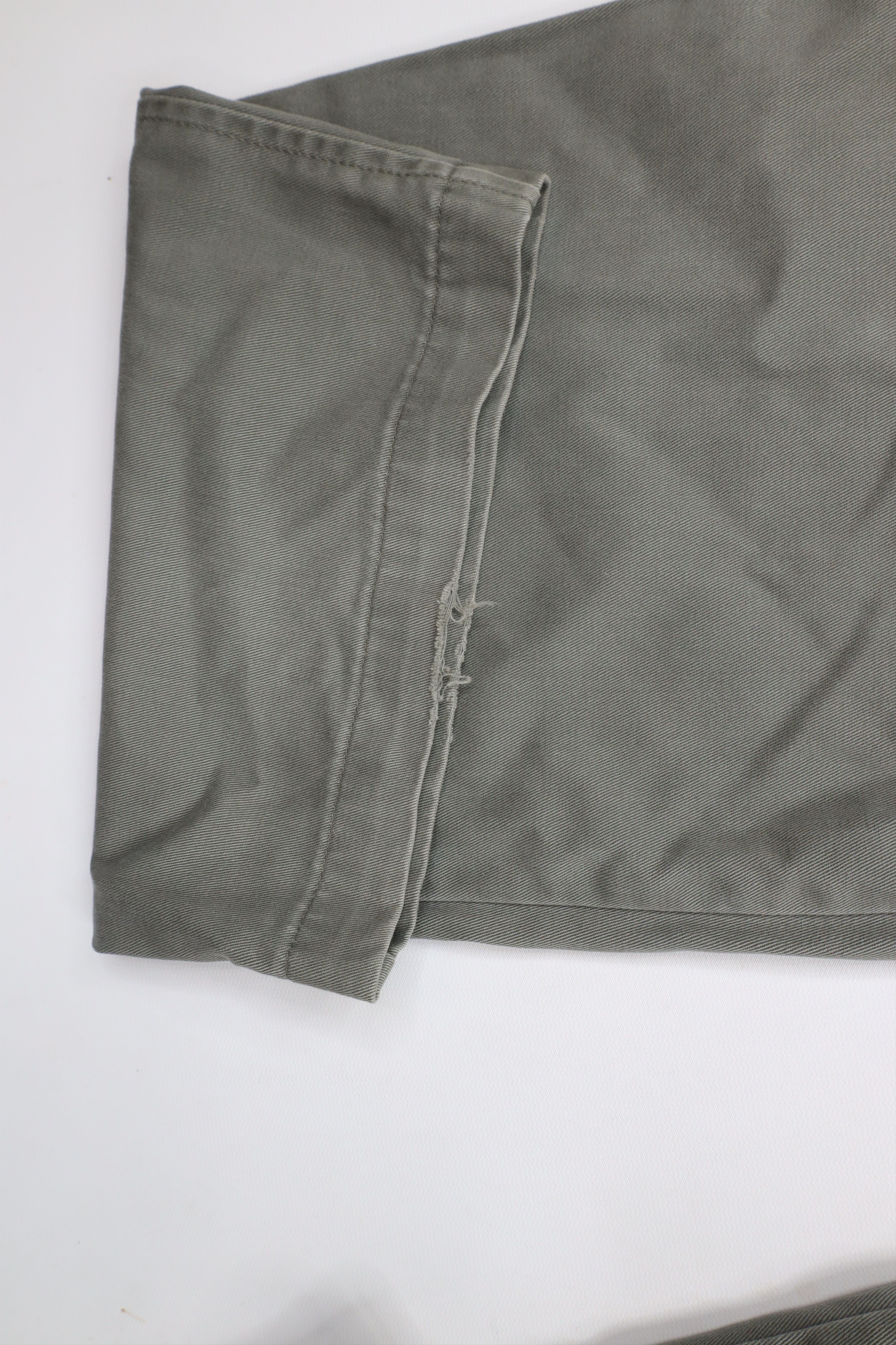 Eddie Bauer × Vintage Vintage 90s Eddie Bauer Pleated Wide Leg Chino Pants Green Size US 40 / EU 56 - 8 Thumbnail