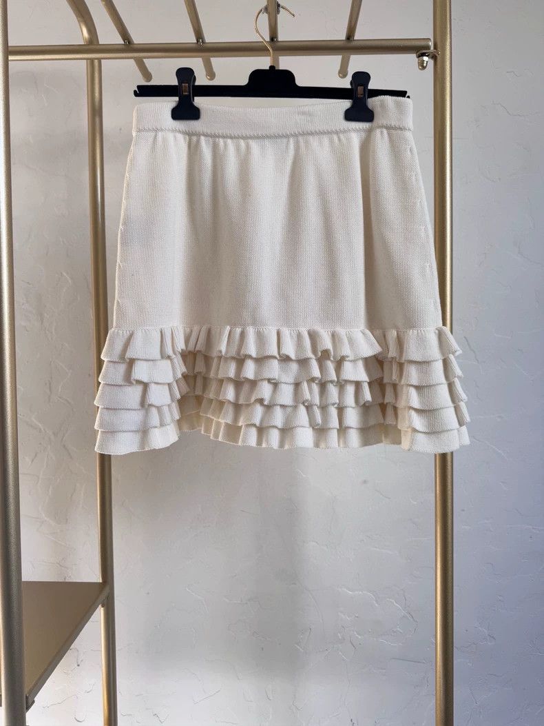 Chanel Chanel 21c white cake skirt Size 26" / US 2 / IT 38 - 2 Thumbnail