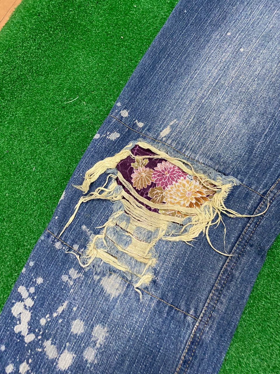 If Six Was Nine WORLD JEANS INTERNATIONAL SUKARJAN FISH KOI DESIGN DENIM Size US 30 / EU 46 - 6 Thumbnail