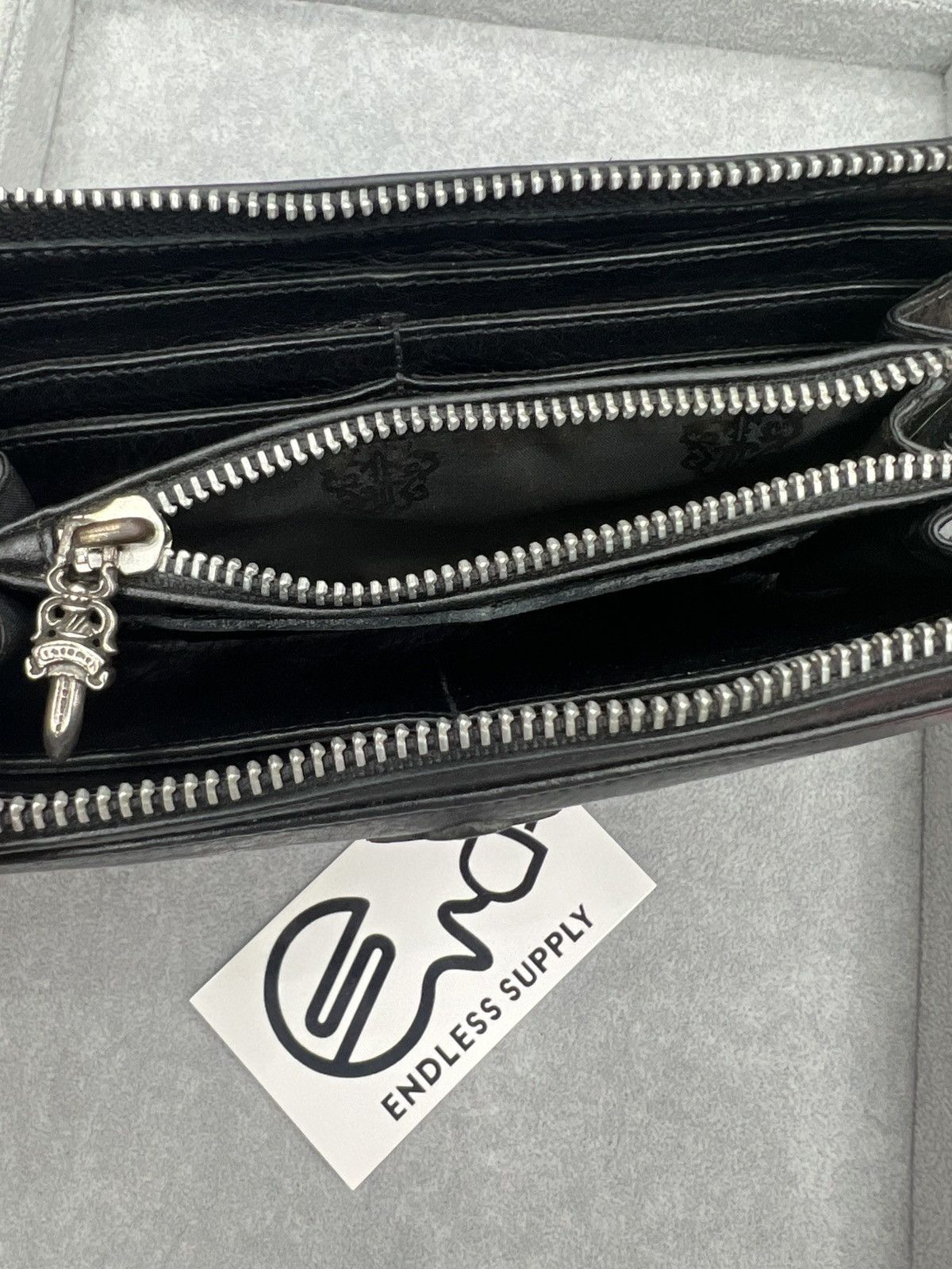 Chrome Hearts CHROME HEARTS LEATHER TRIPLE CEMETERY CROSS PATCH ZIP CLUTCH Size ONE SIZE - 6 Thumbnail