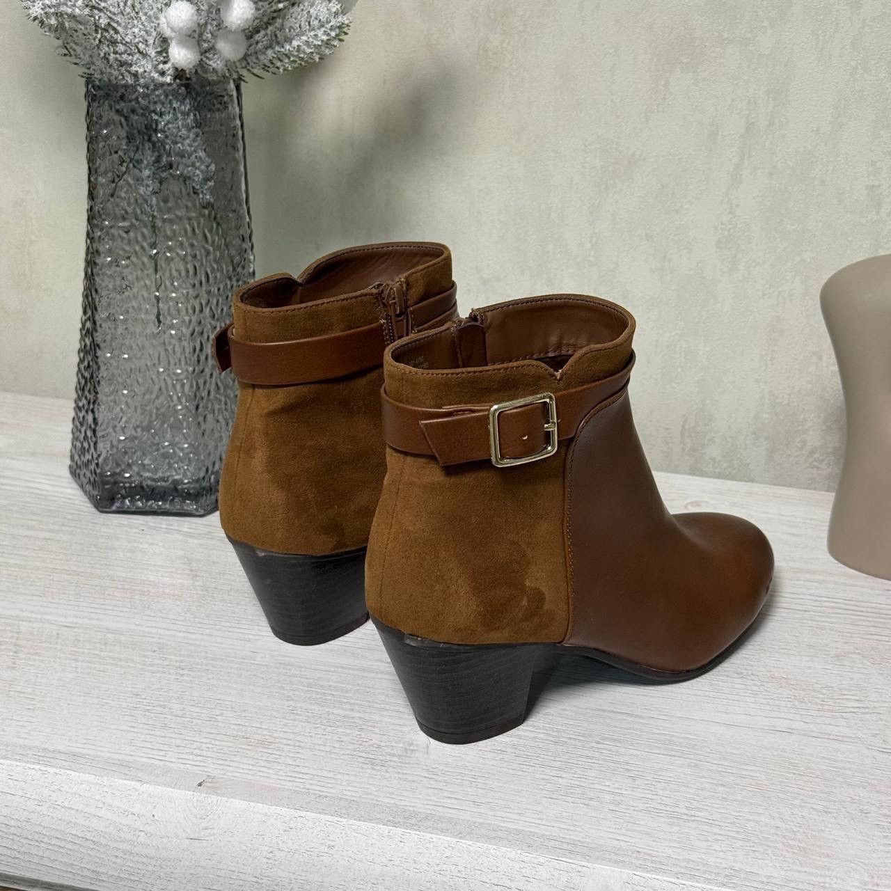 Sci-Fi Fantasy F&F brown suede boots with 6 cm heel, size 39 Size US 9 / IT 39 - 2 Thumbnail