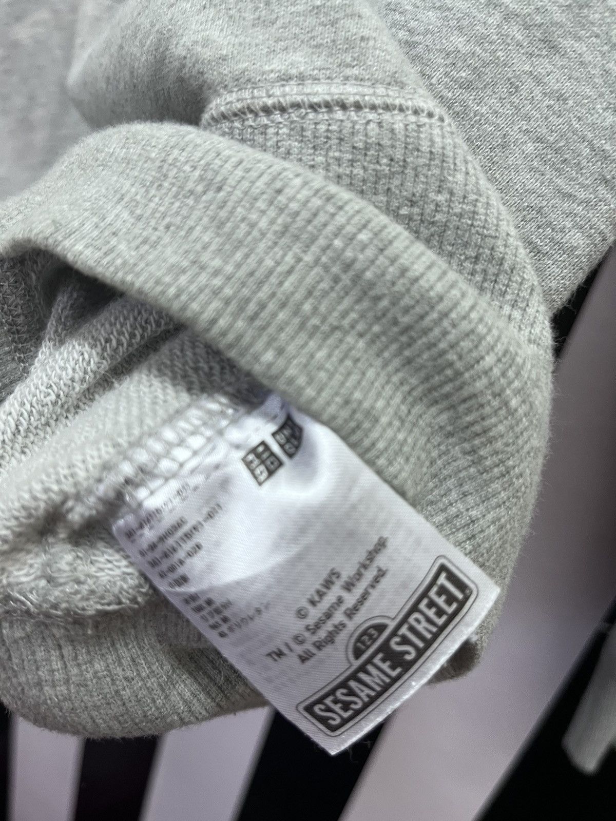Kaws × Uniqlo KAWS x Uniqlo x Sesame Street Trash Can Outline Sweatshirt Size US M / EU 48-50 / 2 - 4 Thumbnail