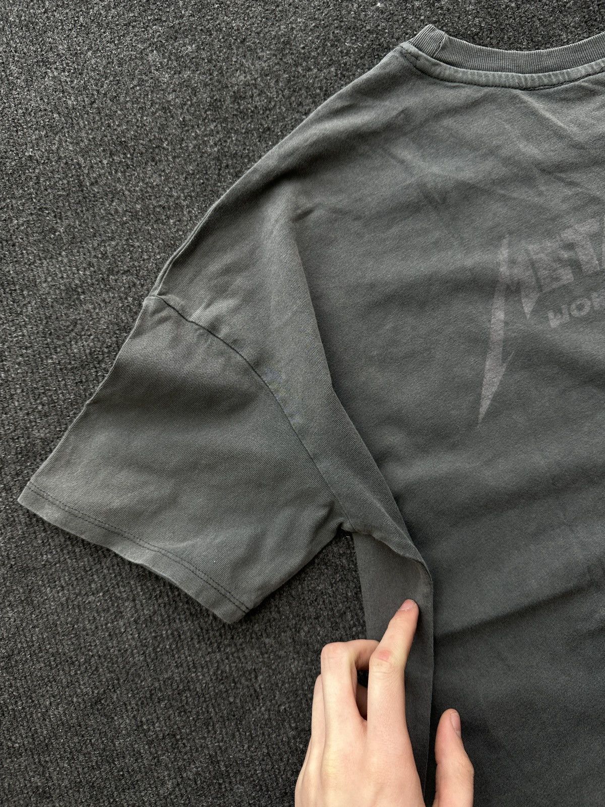 Metallica 🚨 METALLICA MEN WORLD MAGNETIC TOUR FADED GRAY LOGO Size US L / EU 52-54 / 3 - 9 Thumbnail