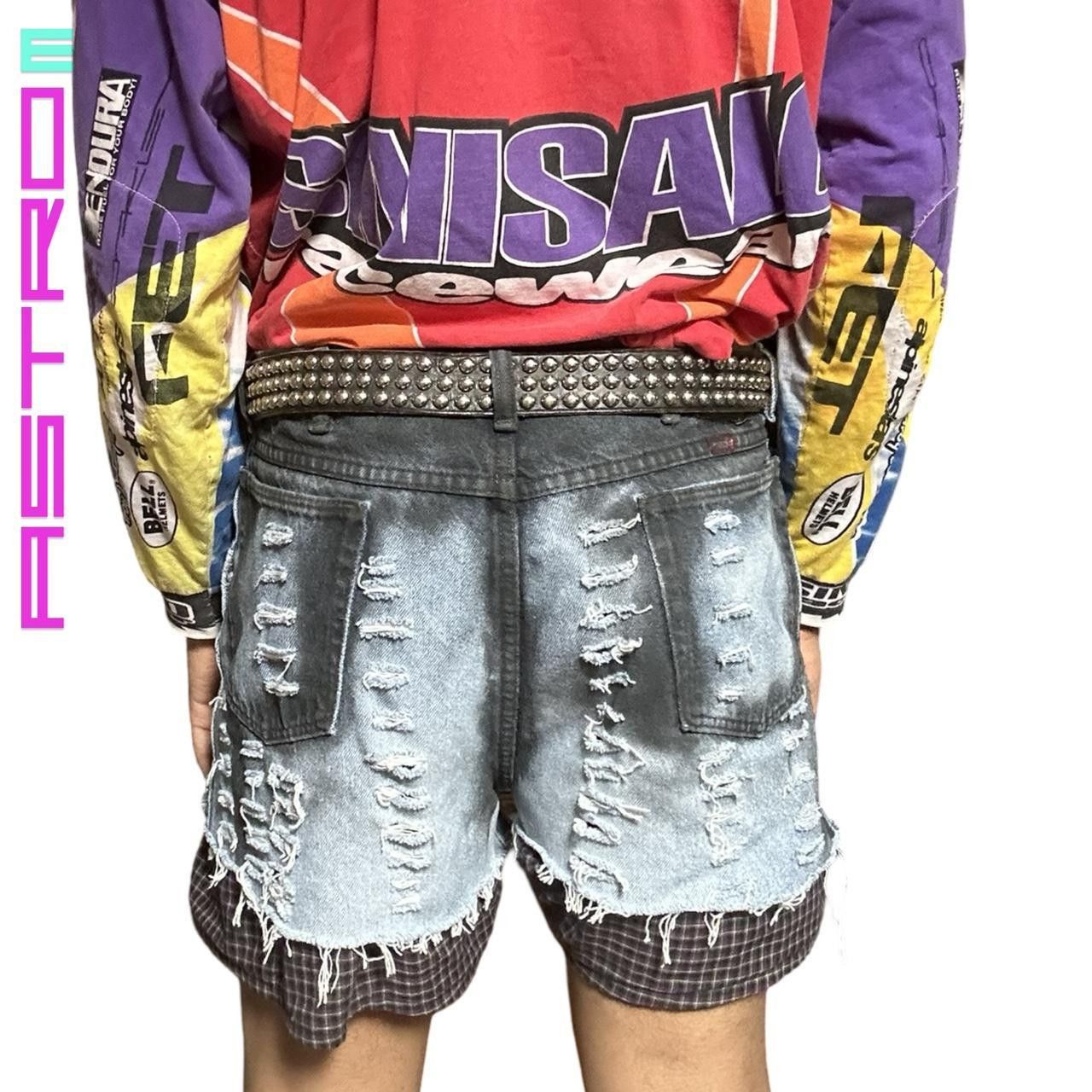 Wrangler ASTROBOI* WRANGLER RIPPED CUT OFF BLUE DENIM SHORTS _ 36" Size US 36 / EU 52 - 4 Thumbnail