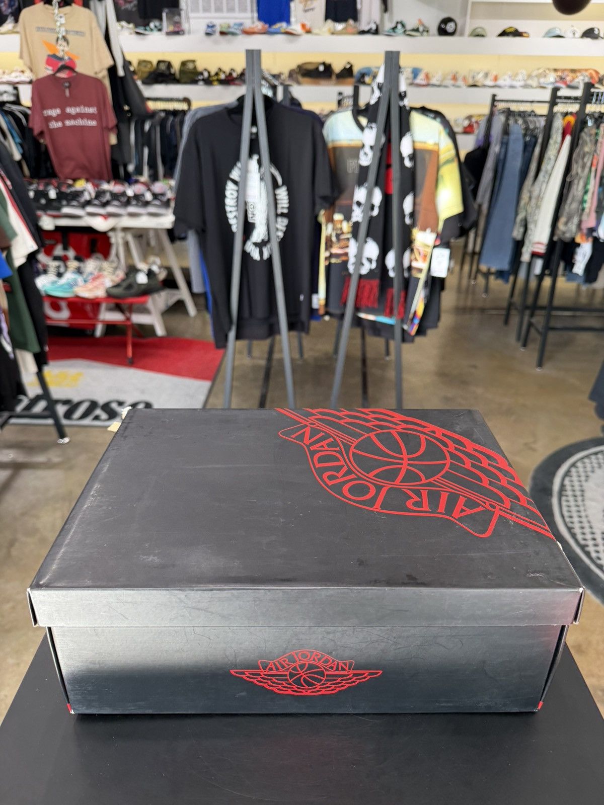 Jordan Brand Air Jordan 1 Chicago Size 9 (2013) Size US 9 / EU 42 - 16 Thumbnail