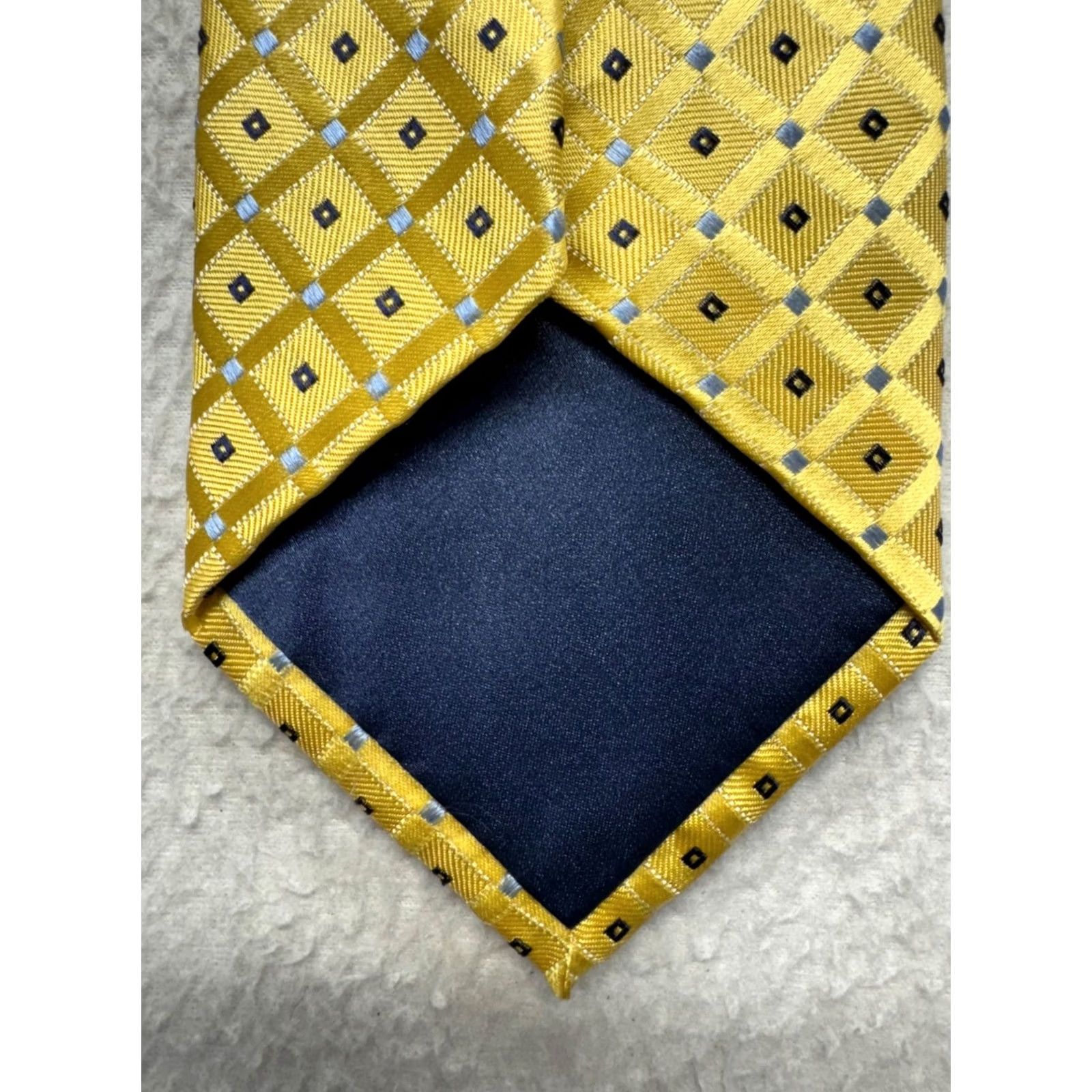 Vintage Eagle Yellow Silk Diamond Necktie - 28 Inch Mens Tie - Pre-Owned Like New Size 28 - 5 Thumbnail