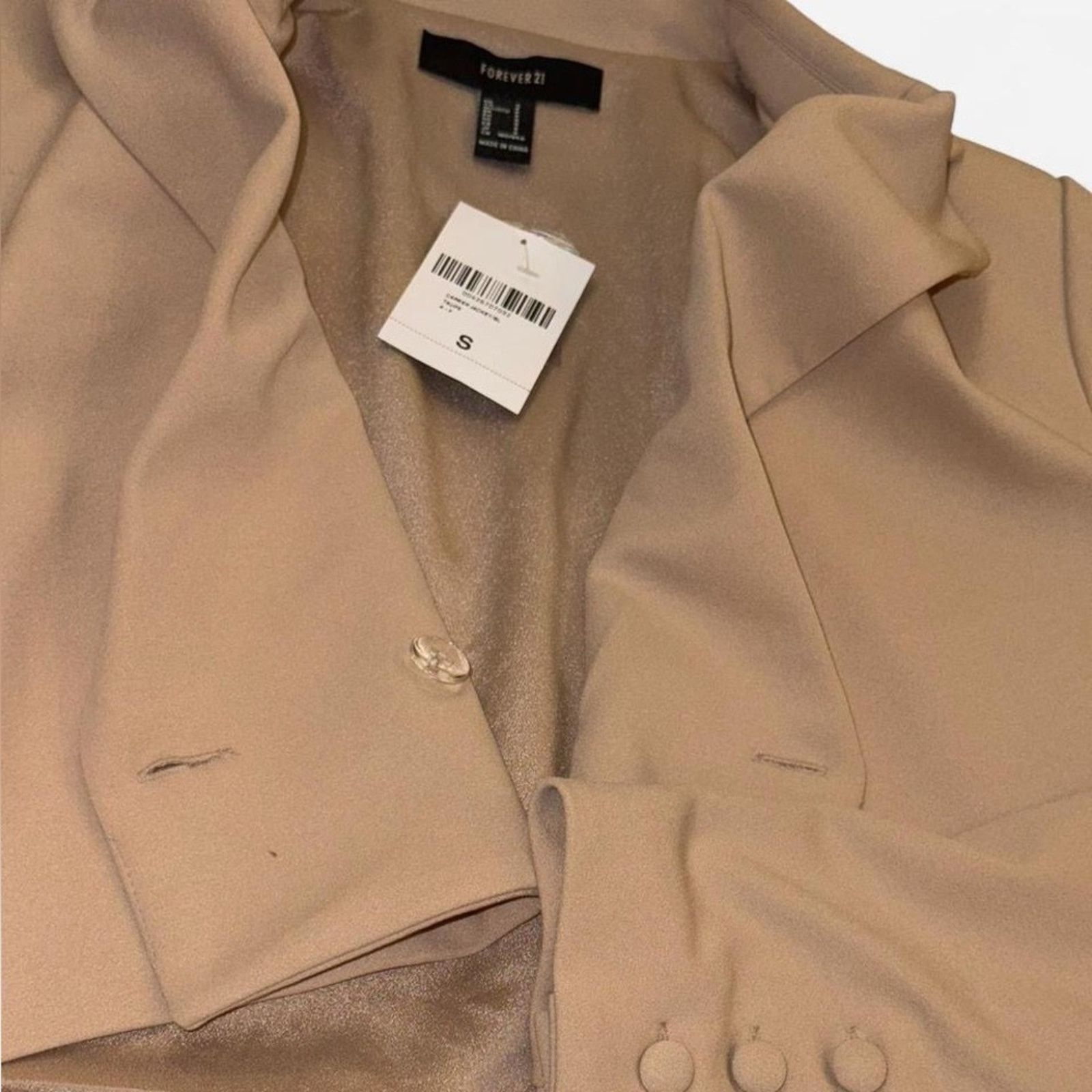 Forever 21 Forever 21 Beige Crop Blazer Size Small NWT Business Casual Size S / US 4 / IT 40 - 6 Thumbnail
