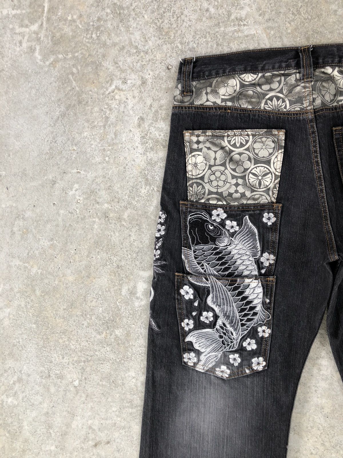 Japanese Brand Japanese Fish Koi Embroidered Jeans Distressed Multipocket Size US 33 - 9 Thumbnail