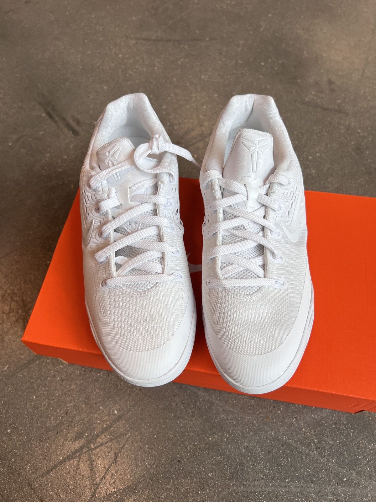 Nike Kobe 9 Low Halo Size 5.5Y Size US 5.5 / EU 38 - 2 Thumbnail
