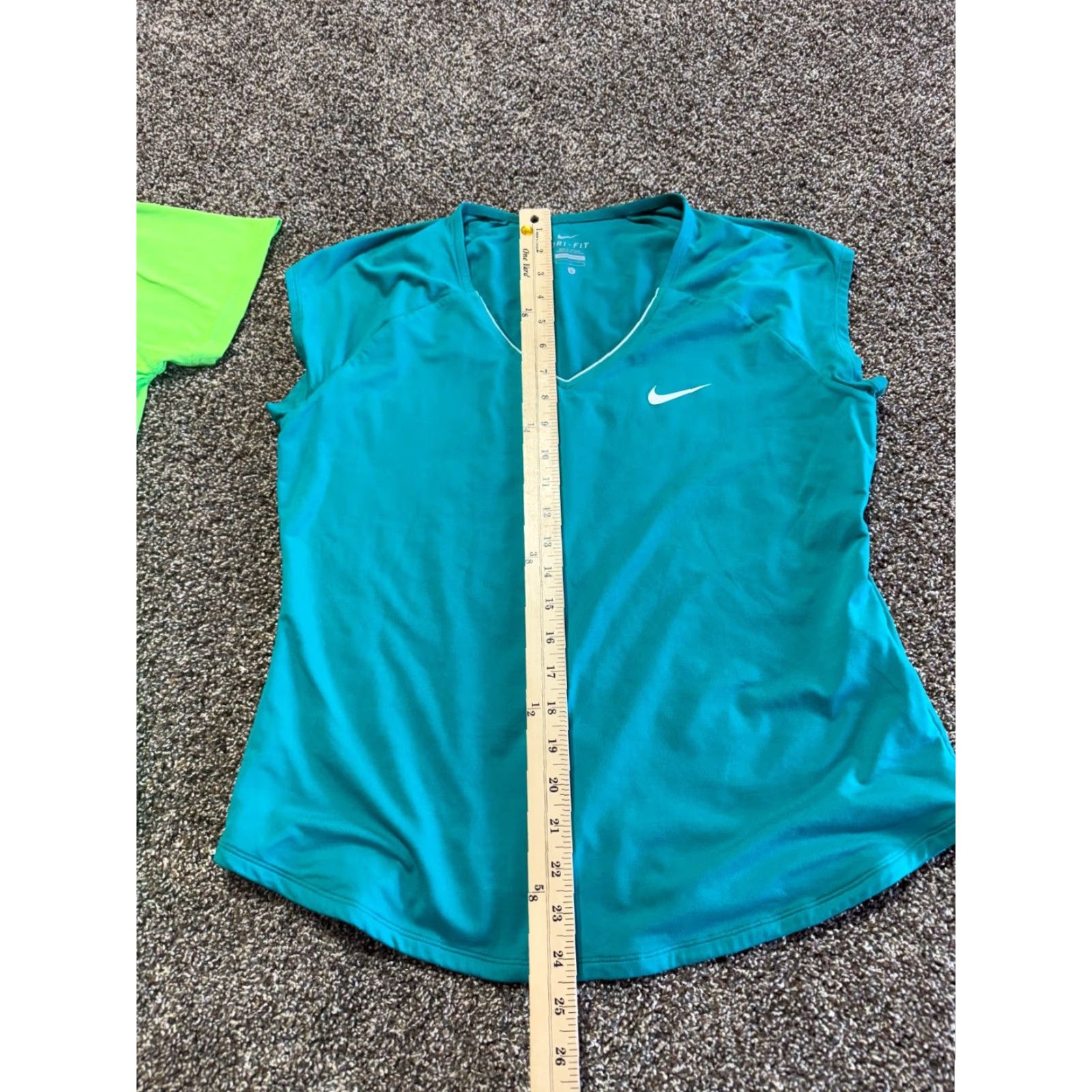 Under Armour Nike & Under Armour Women Shirt Lot Of 2 Size Large Lightweight Workout Running Size L / US 10 / IT 46 - 5 Thumbnail