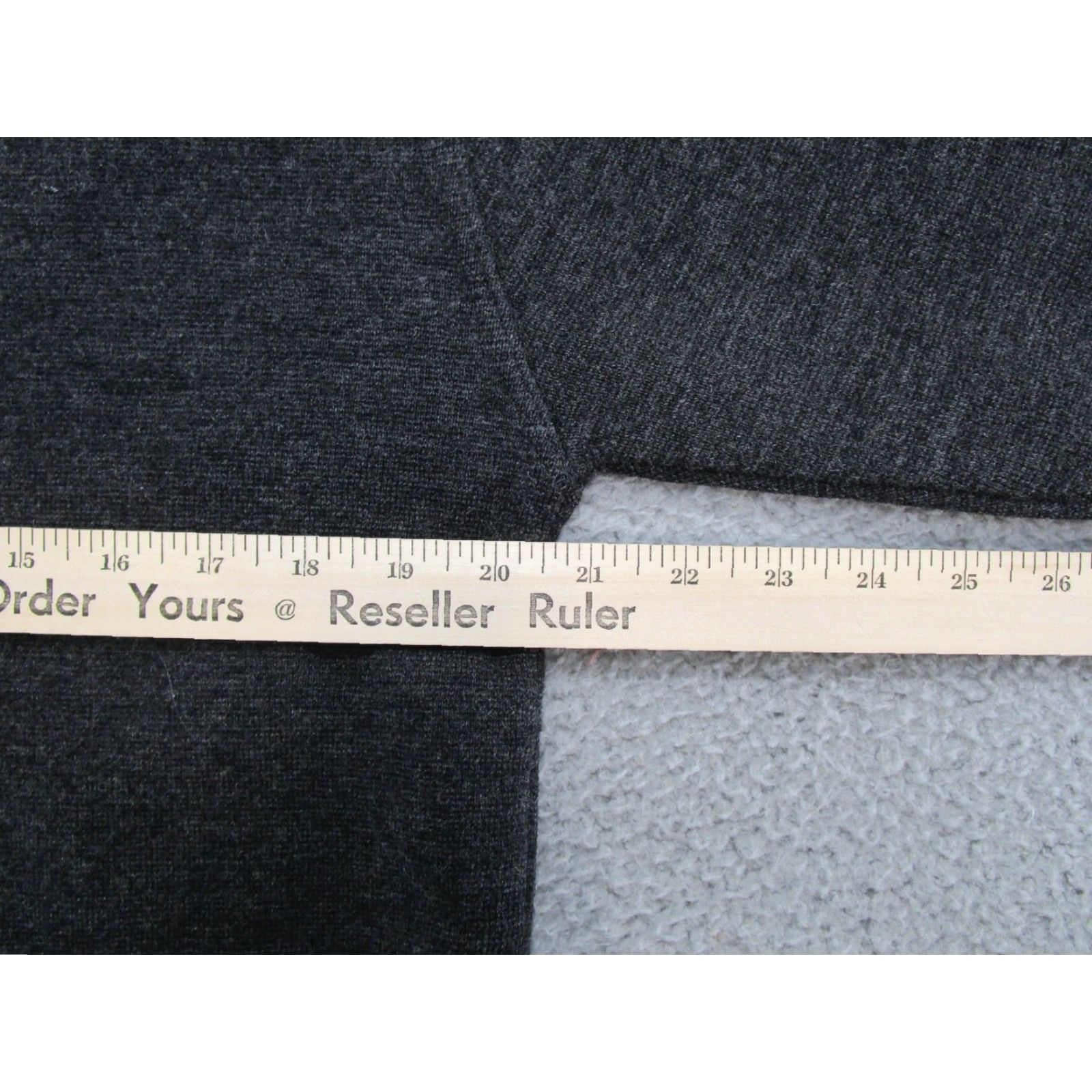 Banana Republic VINTAGE Banana Republic Long Sleeve Sweater Men’s V Neck Size S 100% Wool Gray Pullover Mens Size US S / EU 44-46 / 1 - 4 Thumbnail