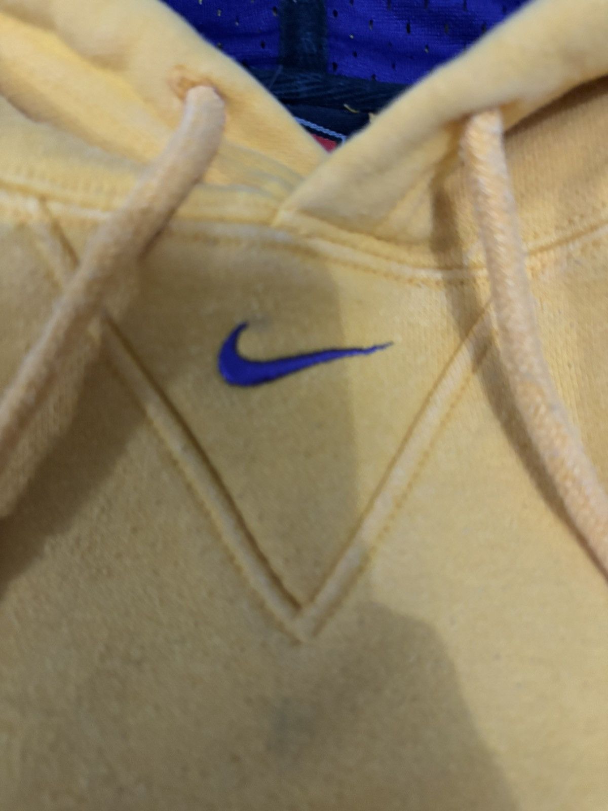 Nike Vintage Los Angeles Lakers Nike Center Check Swoosh Hoodie Size US XXL / EU 58 / 5 - 4 Thumbnail