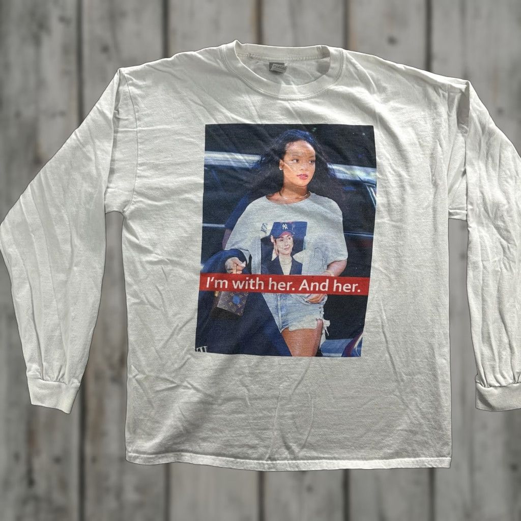 Gildan Rihanna Meme Shirt Mens XL Long Sleeve Graphic I'm With Her And Her Funny Tee Size US XL / EU 56 / 4 - 1 Thumbnail