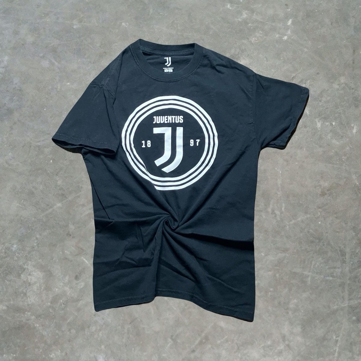 Vintage Juventus Soccer Graphic T Shirt Mens Size Small Size US S / EU 44-46 / 1 - 1 Thumbnail