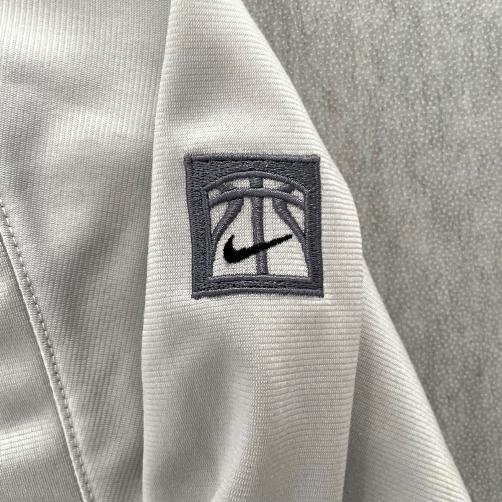 Nike VINTAGE Nike Hoodie Adult XL Chrome Silver Center Swoosh Logo Pullover Mens Y2K Size US XL / EU 56 / 4 - 4 Thumbnail