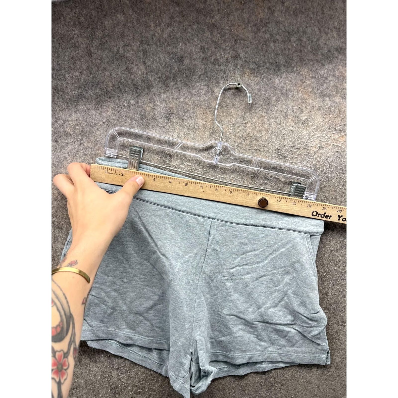 TravisMathew Travis Mathew Shorts Women Medium Gray Sweat Elastic Waist 4 Inseam Lounge Size 32" / US 10 / IT 46 - 5 Thumbnail