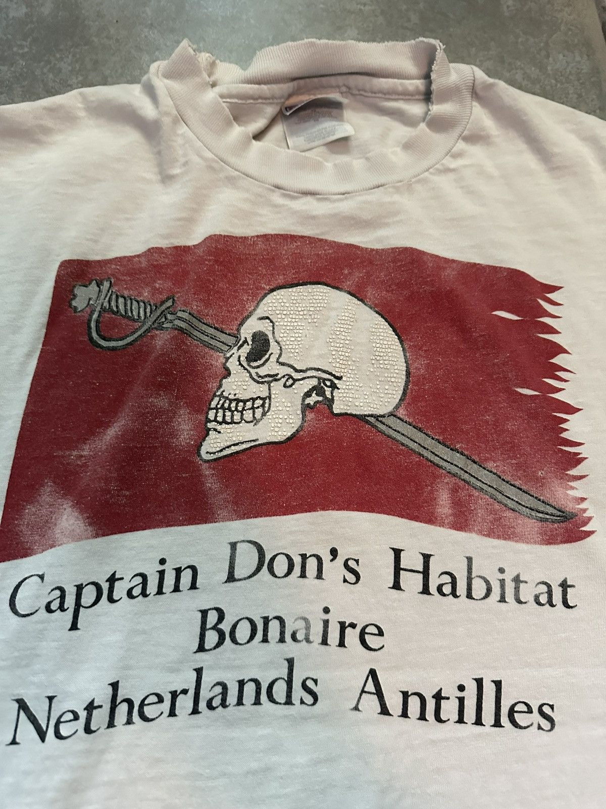 Vintage SINGLE STITCHED "CAPTAIN DON'S HABITAT" TEE - 1990S Size US XL / EU 56 / 4 - 4 Thumbnail