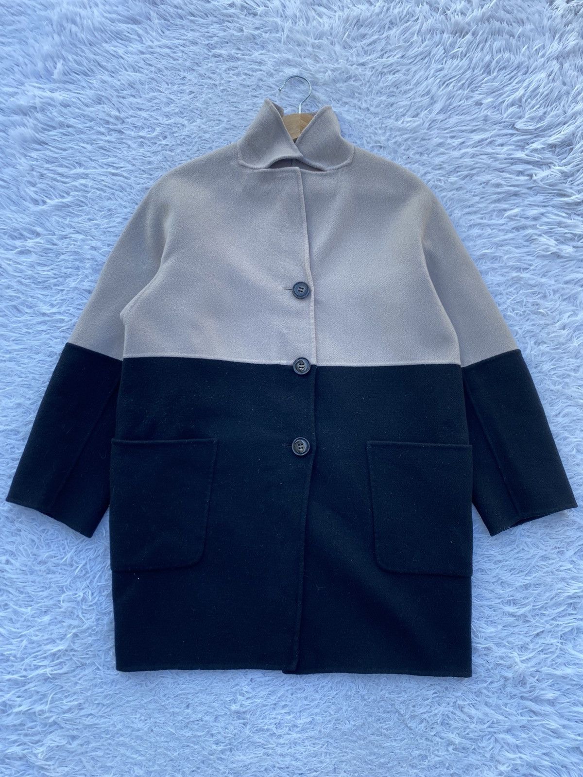 Weekend Max Mara Rare Weekend Maxmara Beige And Black Colorblock Jacket Size M / US 6-8 / IT 42-44 - 1 Thumbnail