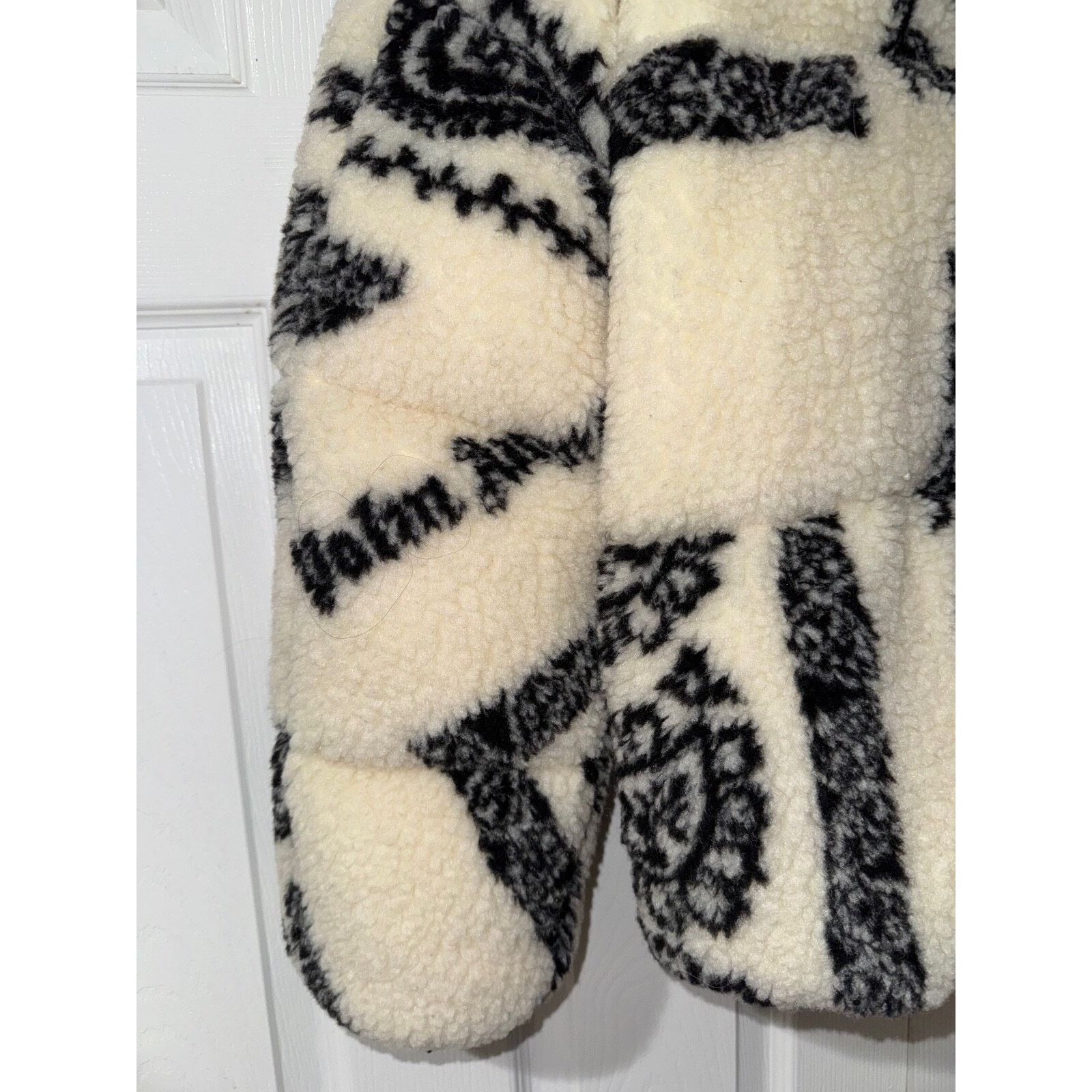 Moncler Moncler x Palm Angels Baden Paisley White Black Men's TG 4 Size US L / EU 52-54 / 3 - 19 Thumbnail