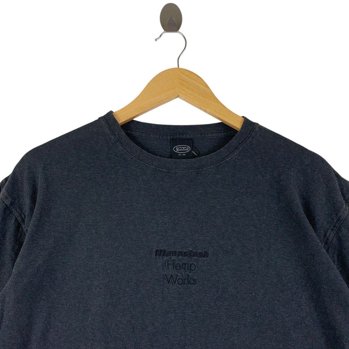 Manastash × Vintage Vintage MANASTASH black on black centre logo embroidery tee Size US M / EU 48-50 / 2 - 2 Thumbnail