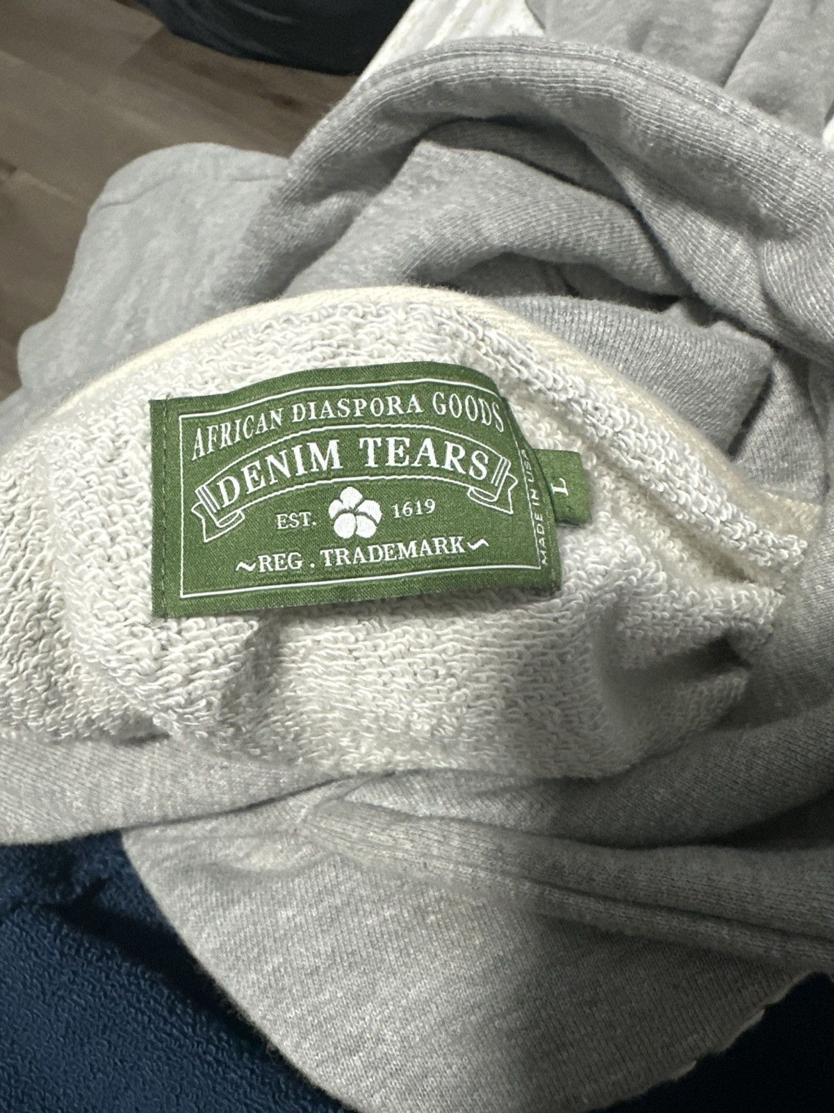 DENIM TEARS Denim Tears Embroidered Logo Hoodie Grey Size US L / EU 52-54 / 3 - 7 Thumbnail