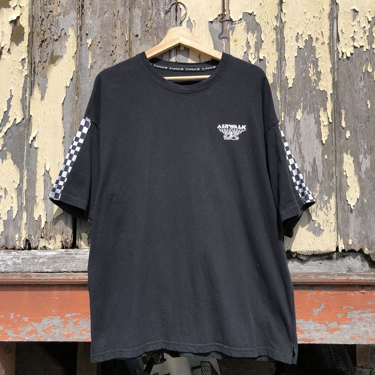 Vintage Vintage y2k Airwalk Over Saiz Tshirt Size US L / EU 52-54 / 3 - 1 Thumbnail