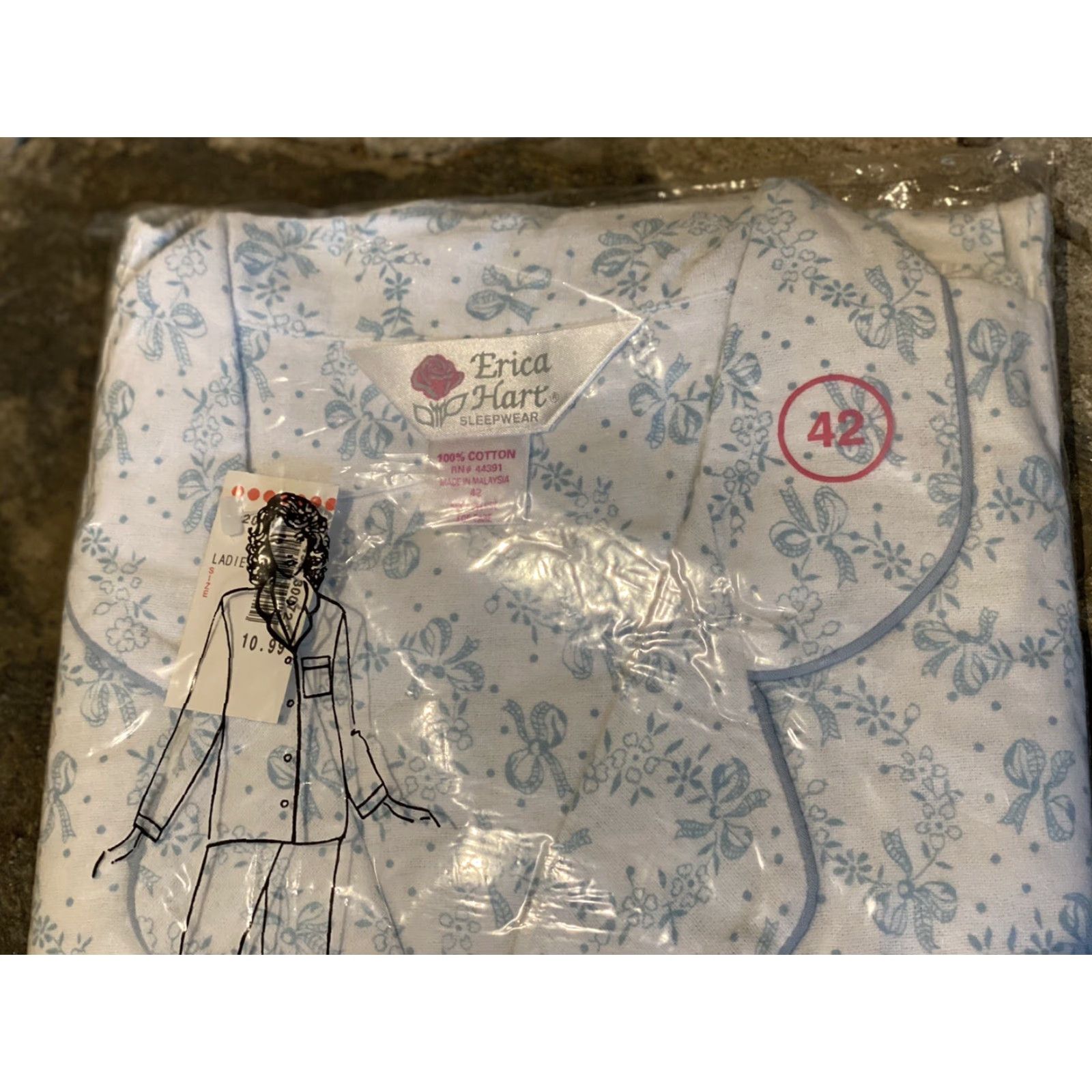 Vintage VINTAGE Erica Hart Cotton Pajamas Set Women's Flannel White Blue 42 Regular Size Floral Long Sleeve Button Collared Sizes: 42 Women Size ONE SIZE - 3 Thumbnail