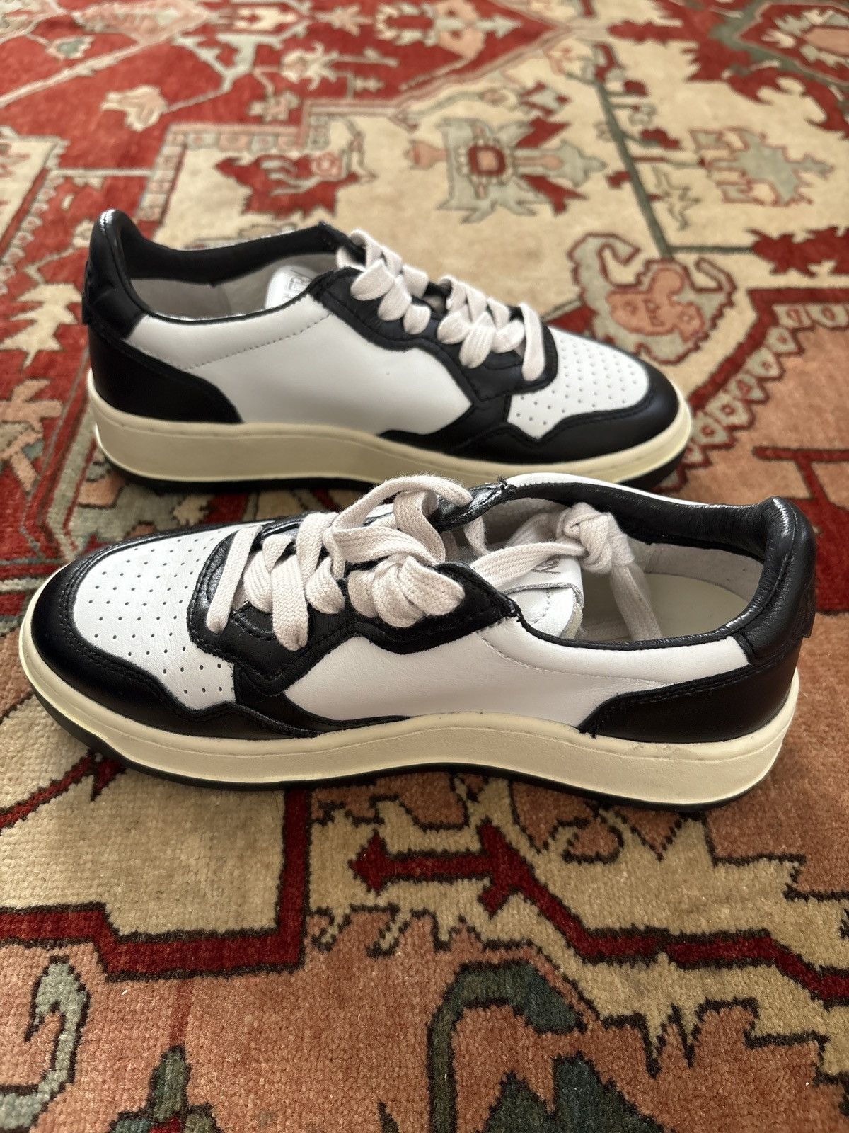 AUTRY Autry Medalist Low – Women’s – Black/White – New Size US 5 / IT 35 - 5 Thumbnail