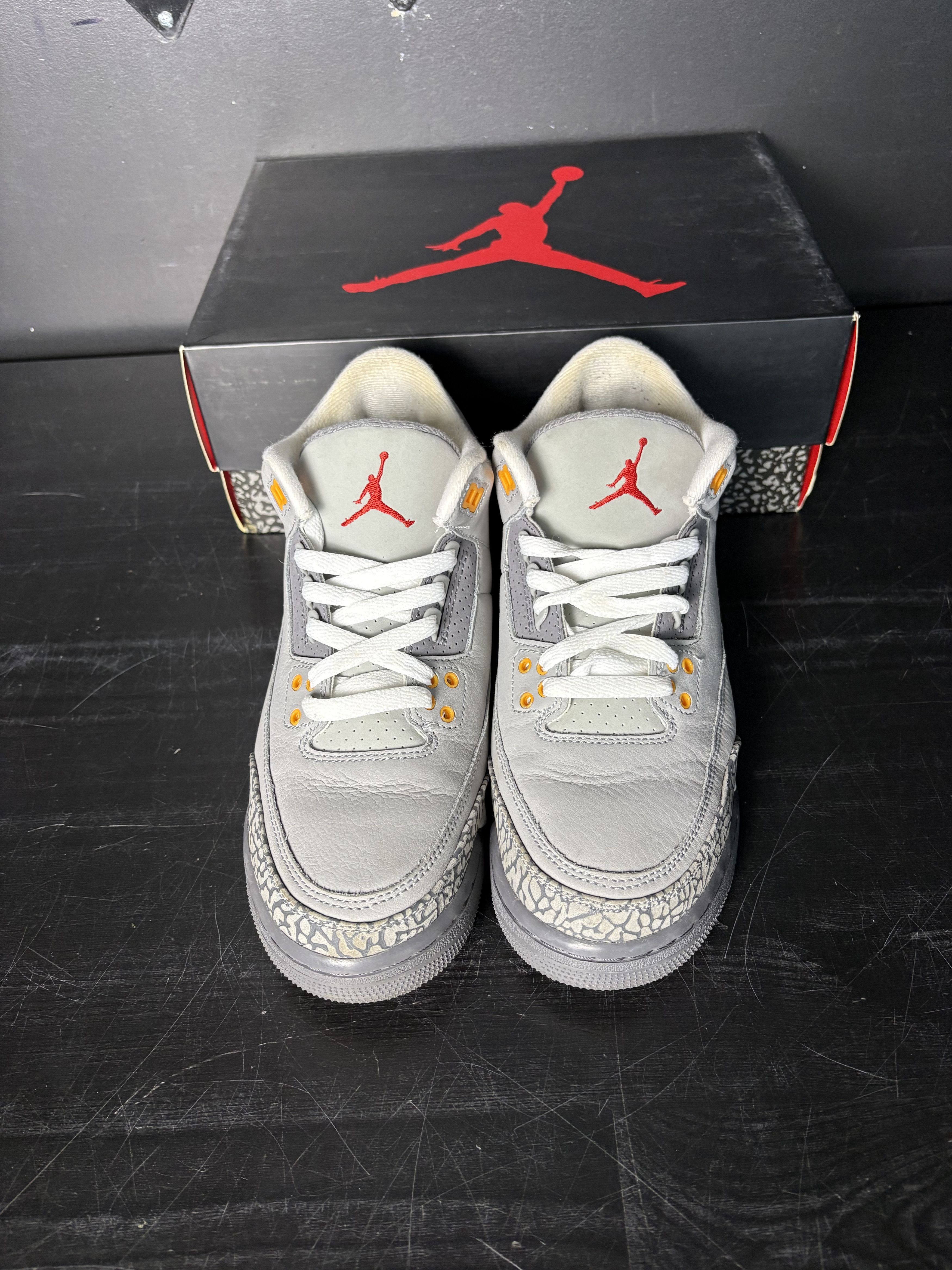 Jordan Brand Air Jordan 3 Retro "Cool Grey" (2021) (GS) **PRE-OWNED** Size US 7 / EU 40 - 3 Thumbnail