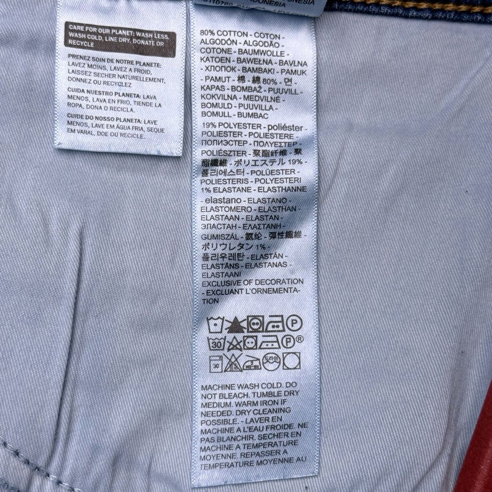 Levi's Levi's Bermuda Shorts Womens 24W Mid Rise Shaping Denim 5-Pocket Blue 10in Inseam Plus Size Size 42" / US 20 - 7 Thumbnail