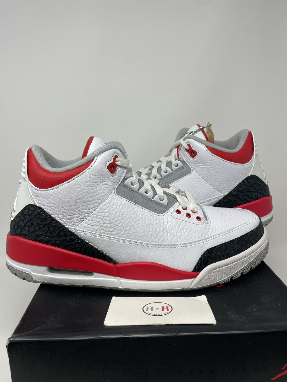Jordan Brand Air Jordan 3 Retro Fire Red 2013 Size US 9.5 / EU 42-43 - 2 Thumbnail