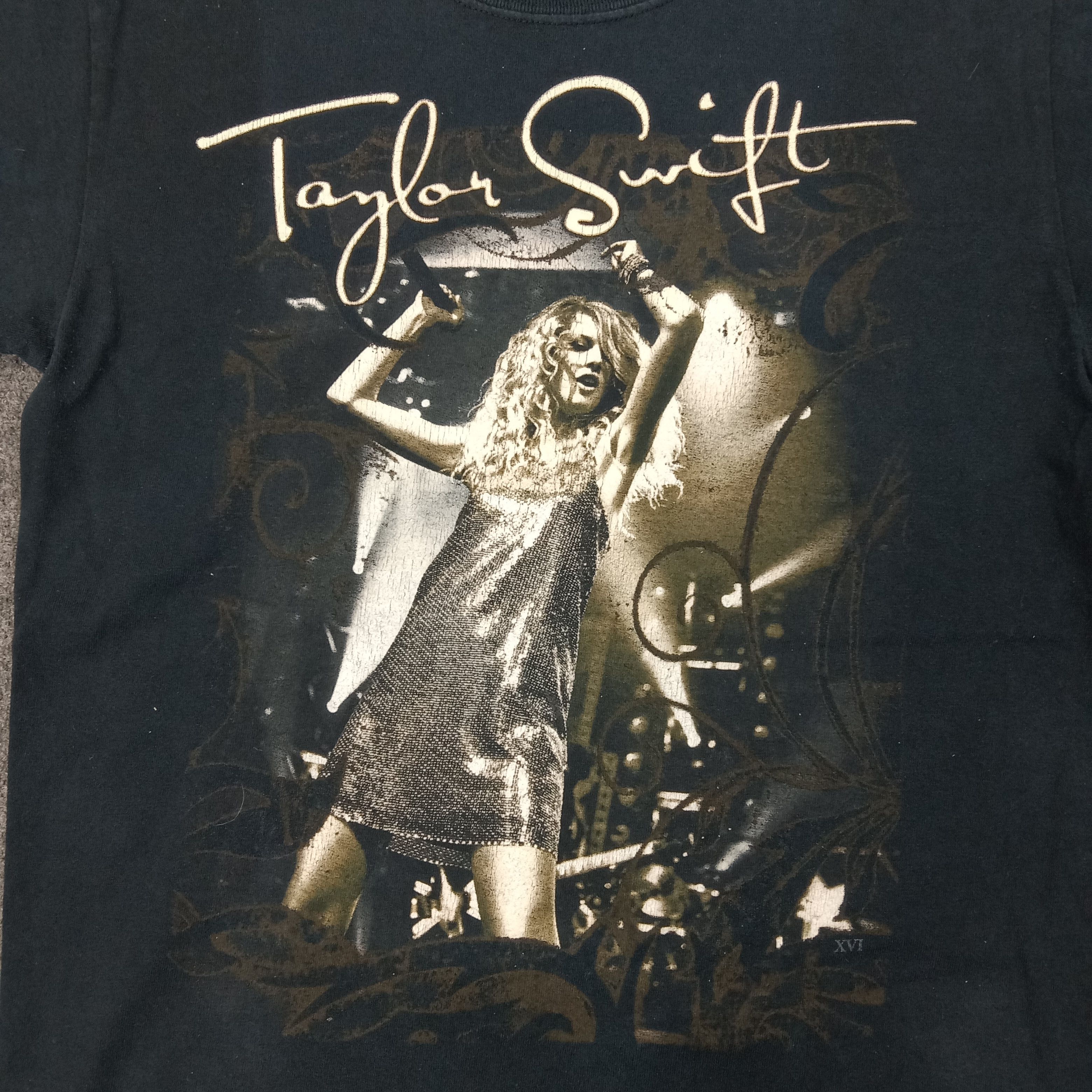 Band Tees Taylor Swift American Singer Songwriter Tour Tshirt C239N57 Size US XS / EU 42 / 0 - 2 Thumbnail