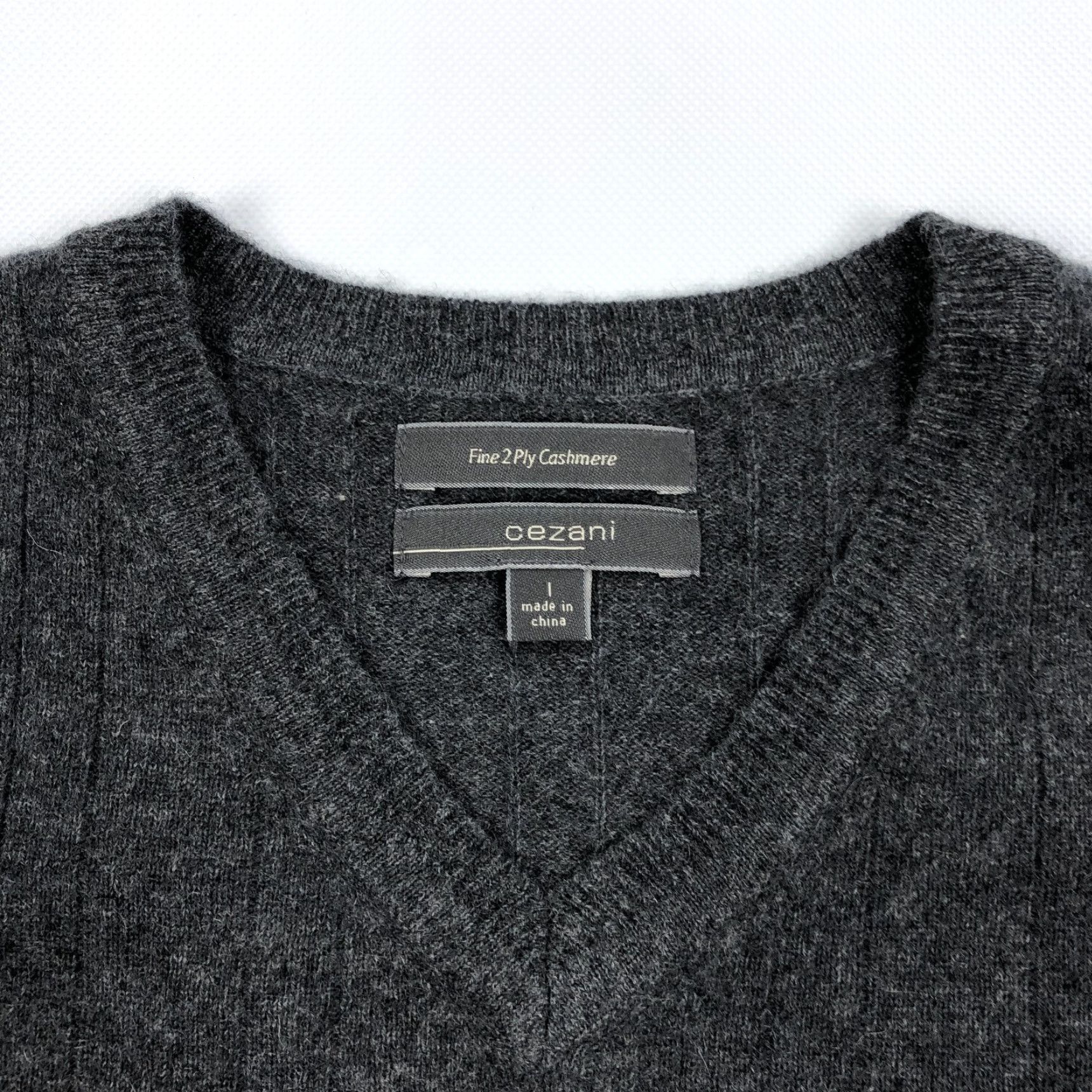 Vintage Cezani Men’s L Cashmere V-Neck Ribbed Knit Pullover Sweater Gray Regular Size Rib-Knit Lightweight All Seasons Casual Business Everyday Sweater Mens Size US L / EU 52-54 / 3 - 4 Thumbnail
