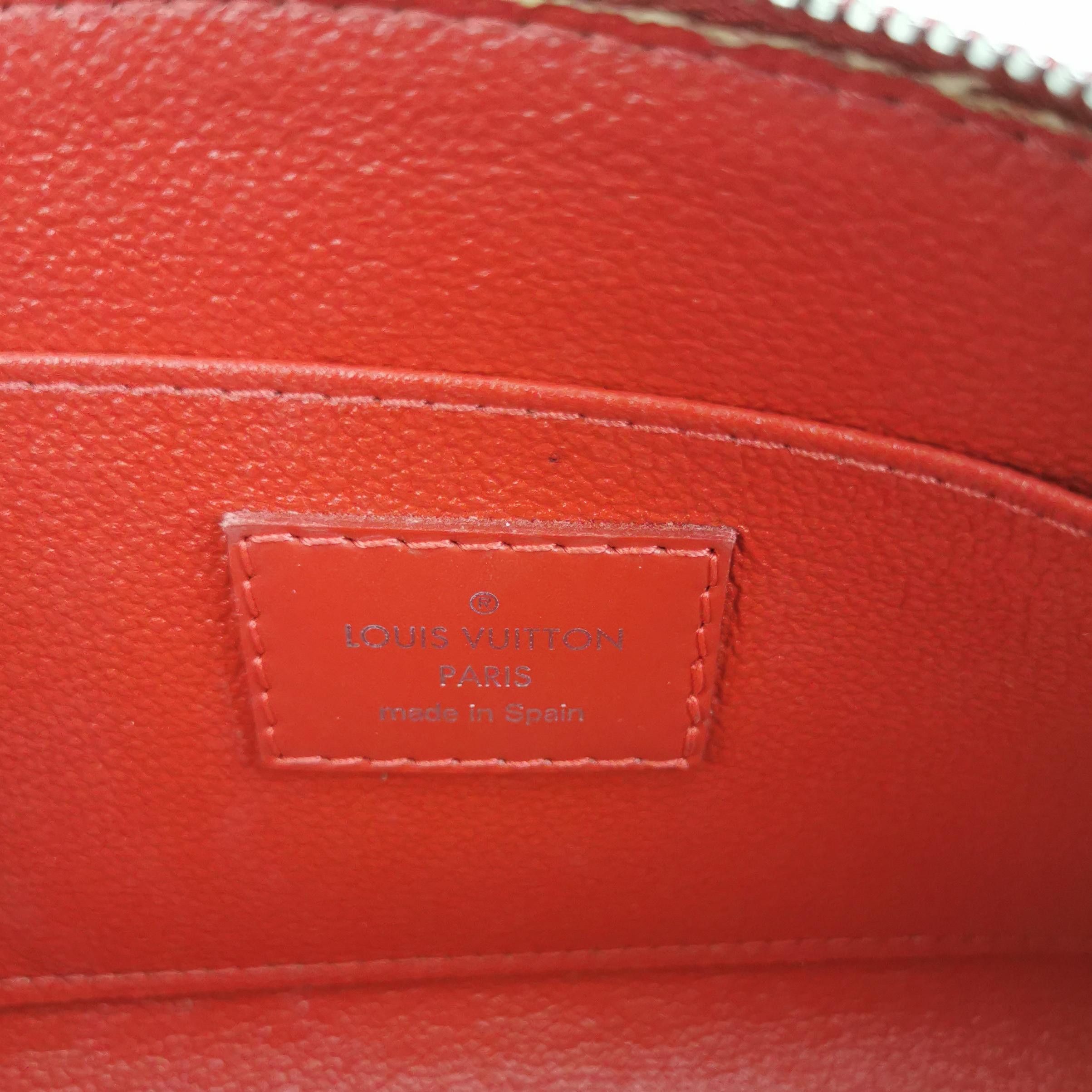 Louis Vuitton Louis Vuitton (LV) Small Cowhide Solid Color Water Ripple C Size ONE SIZE - 3 Thumbnail
