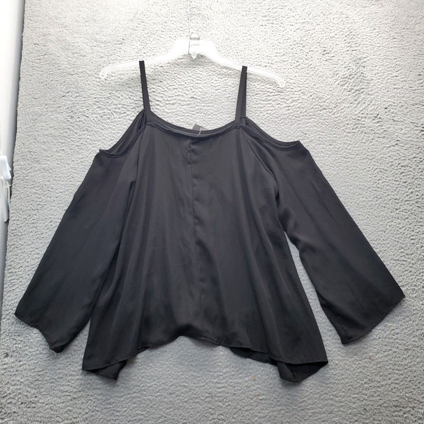 Torrid Torrid Tank Top Womens Size 00 Black Cold Shoulder Long Sleeve Flared Pullover Size XXS / US 00 / IT 34 - 2 Thumbnail