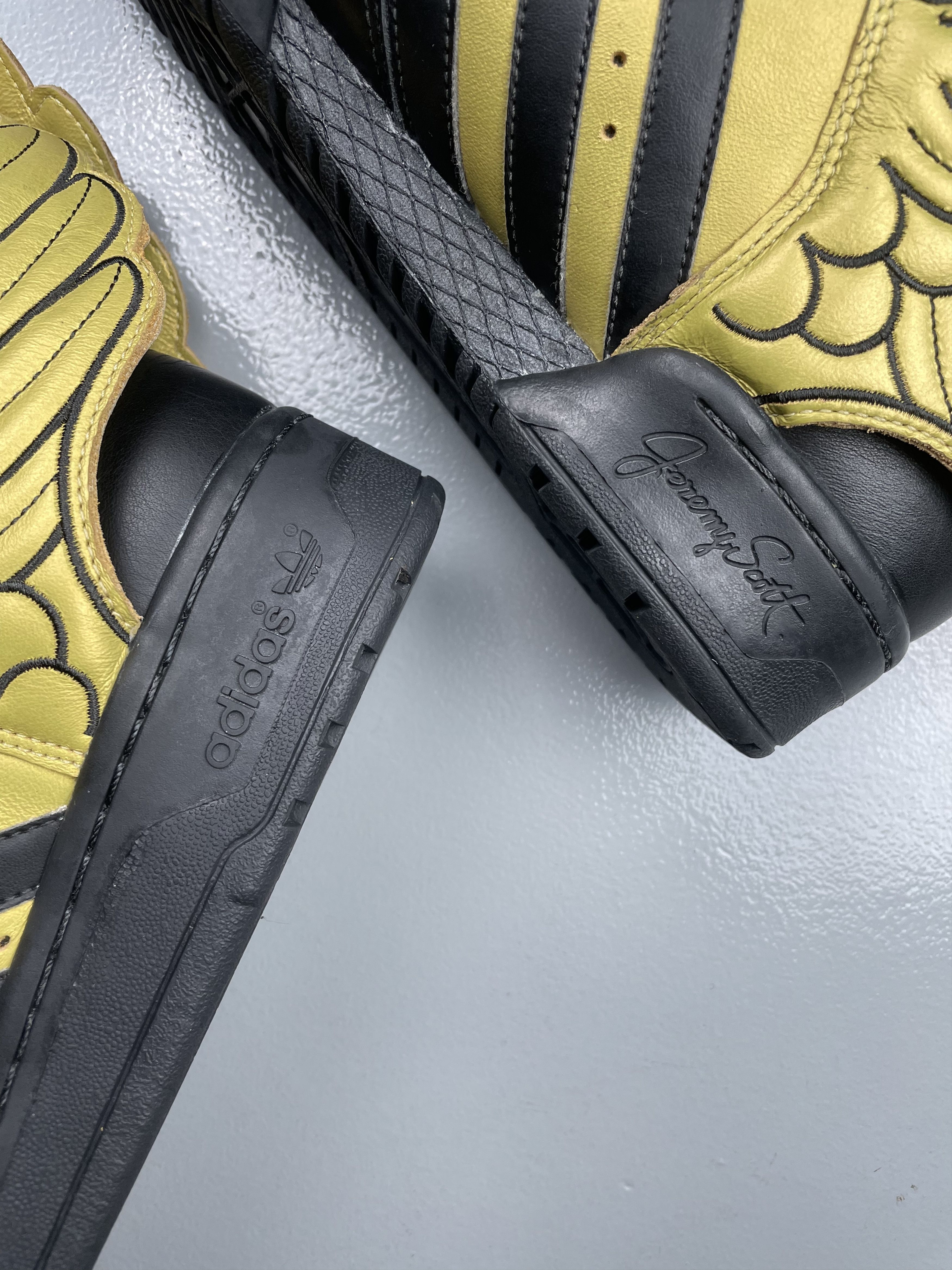Adidas × Jeremy Scott adidas X Jeremy Scott 2011 JS Wings 2.0 Black/Metallic Gold Size US 9.5 / EU 42-43 - 7 Thumbnail