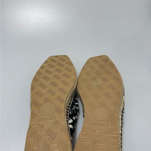 Versace Versace Logo Print Espadrilles Shoes Black White Men’s EU 44 Size US 11 / EU 44 - 8 Thumbnail