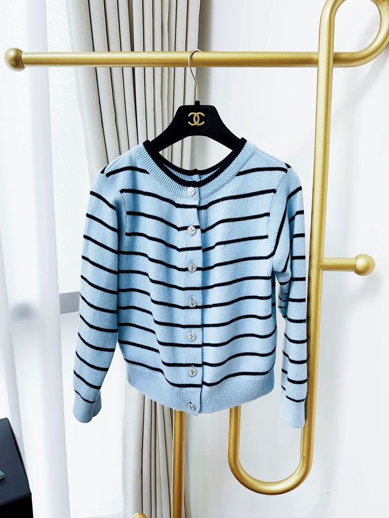 Chanel Chanel 25S blue striped long-sleeved knitted cardigan coat Size XS / US 0-2 / IT 36-38 - 1 Thumbnail