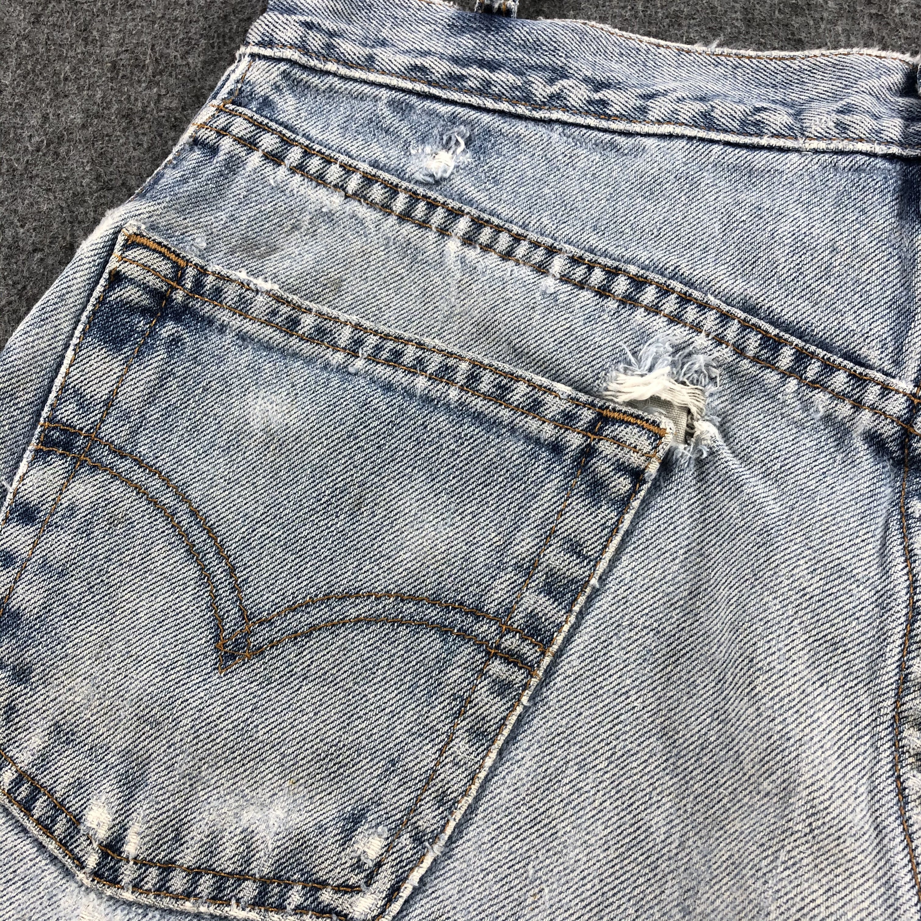 Levi's Vintage 90s Light Wash Levis 505 Jeans-J2009 Size US 32 / EU 48 - 9 Thumbnail