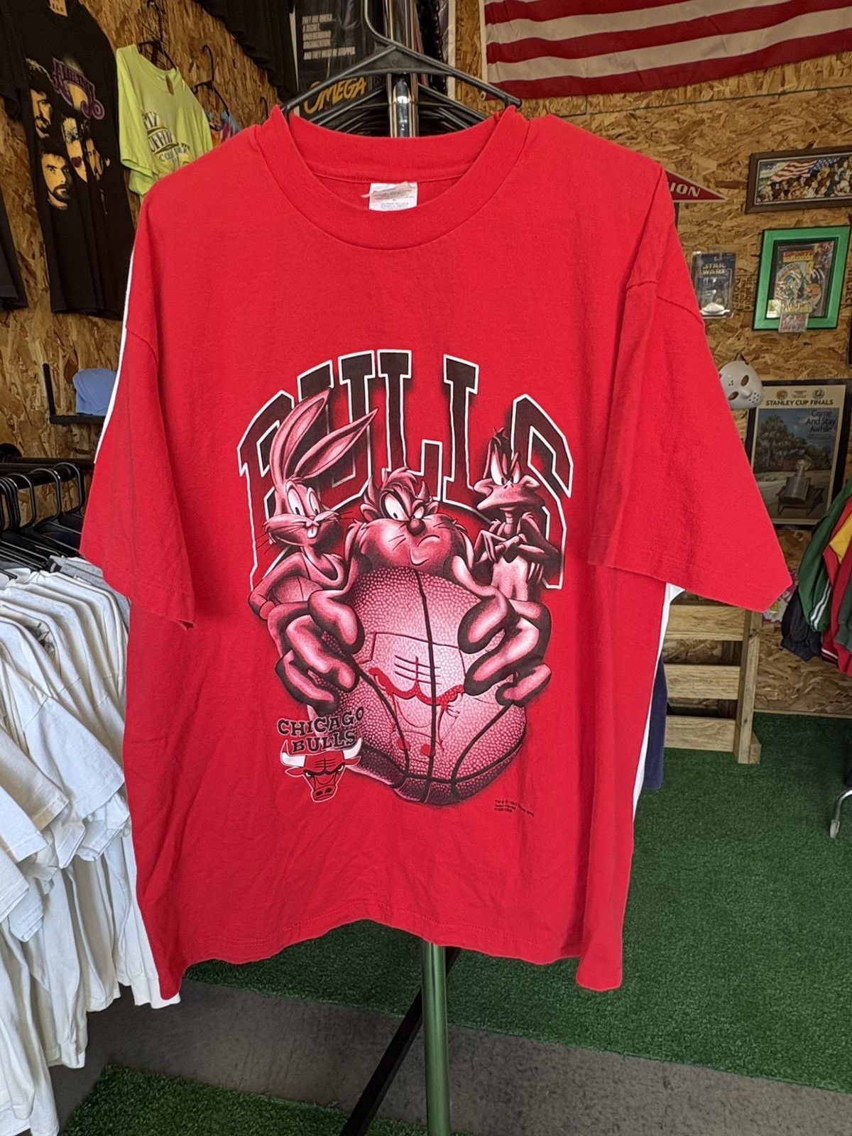 Warner Bros Vintage1 997 Chicago Bulls Looney Tunes T-Shirt Size US XL / EU 56 / 4 - 1 Thumbnail