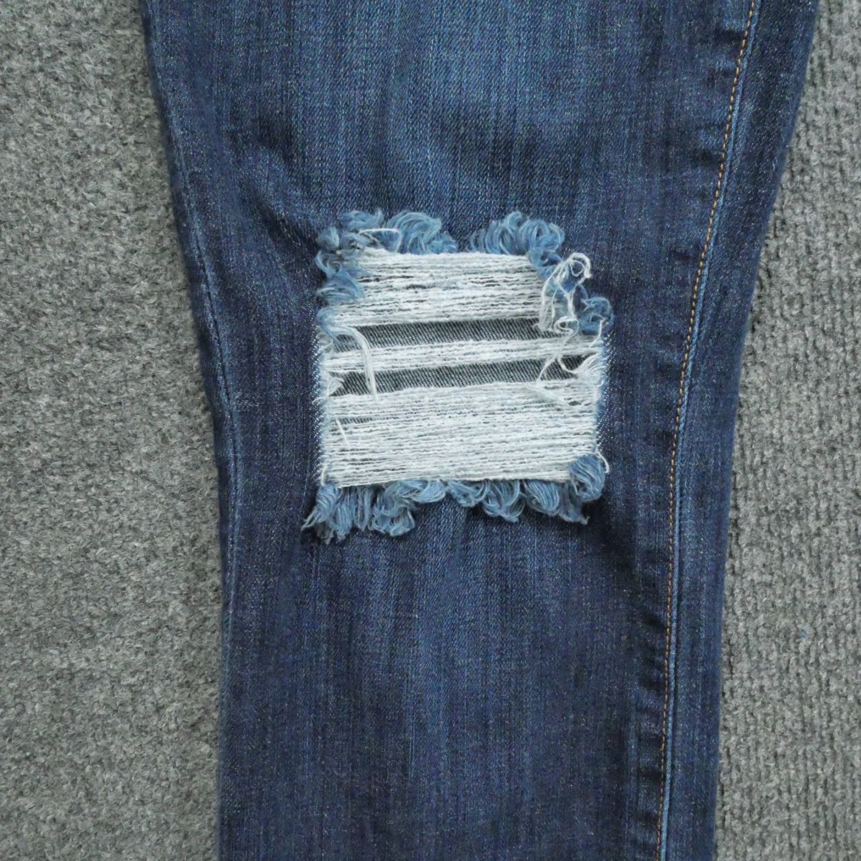 L'AGENCE L'Agence Jeans Women 28 Blue Distressed Dark Wash Holes Grunge Size 30" / US 8 / IT 44 - 3 Thumbnail