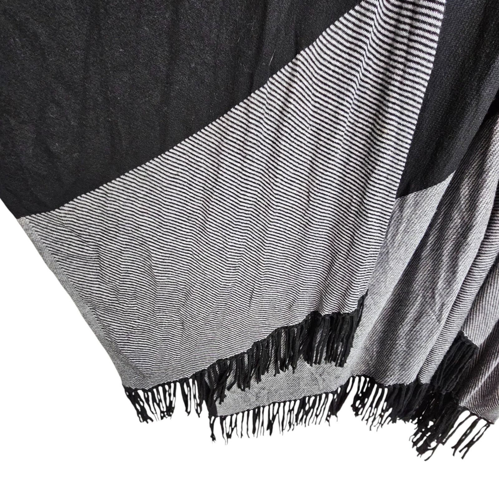 White House Black Market White House Black Market Wool Sweater Wrap Sz M/L Classic Size M / US 6-8 / IT 42-44 - 4 Thumbnail