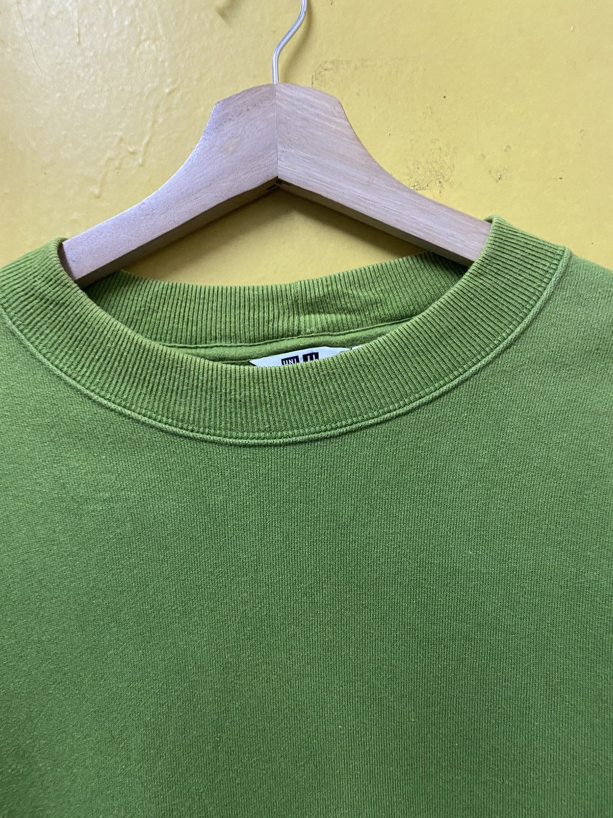 Uniqlo Uniqlo Plain Sweatshirt Green Colour Crewneck Size US L / EU 52-54 / 3 - 4 Thumbnail
