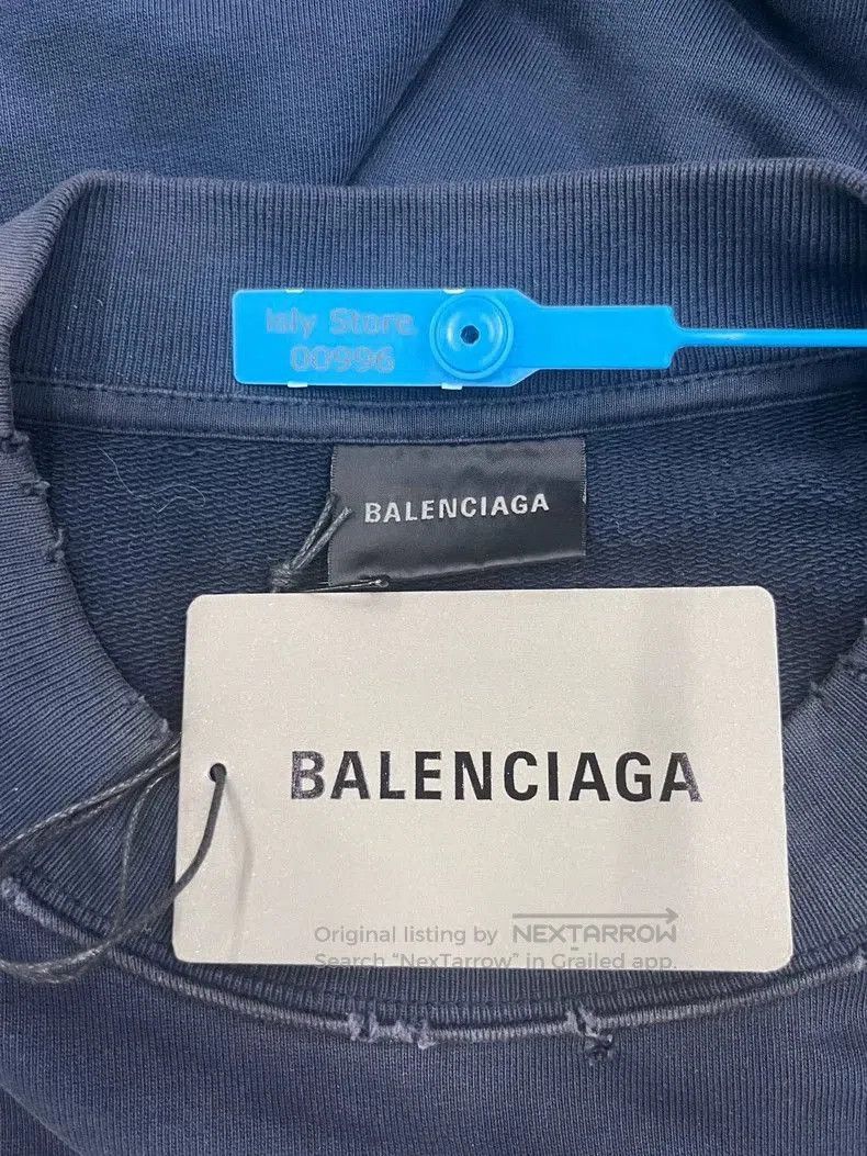 Balenciaga Balenciaga Distressed Logo Crewneck Sweatshirt. Size US M / EU 48-50 / 2 - 3 Thumbnail