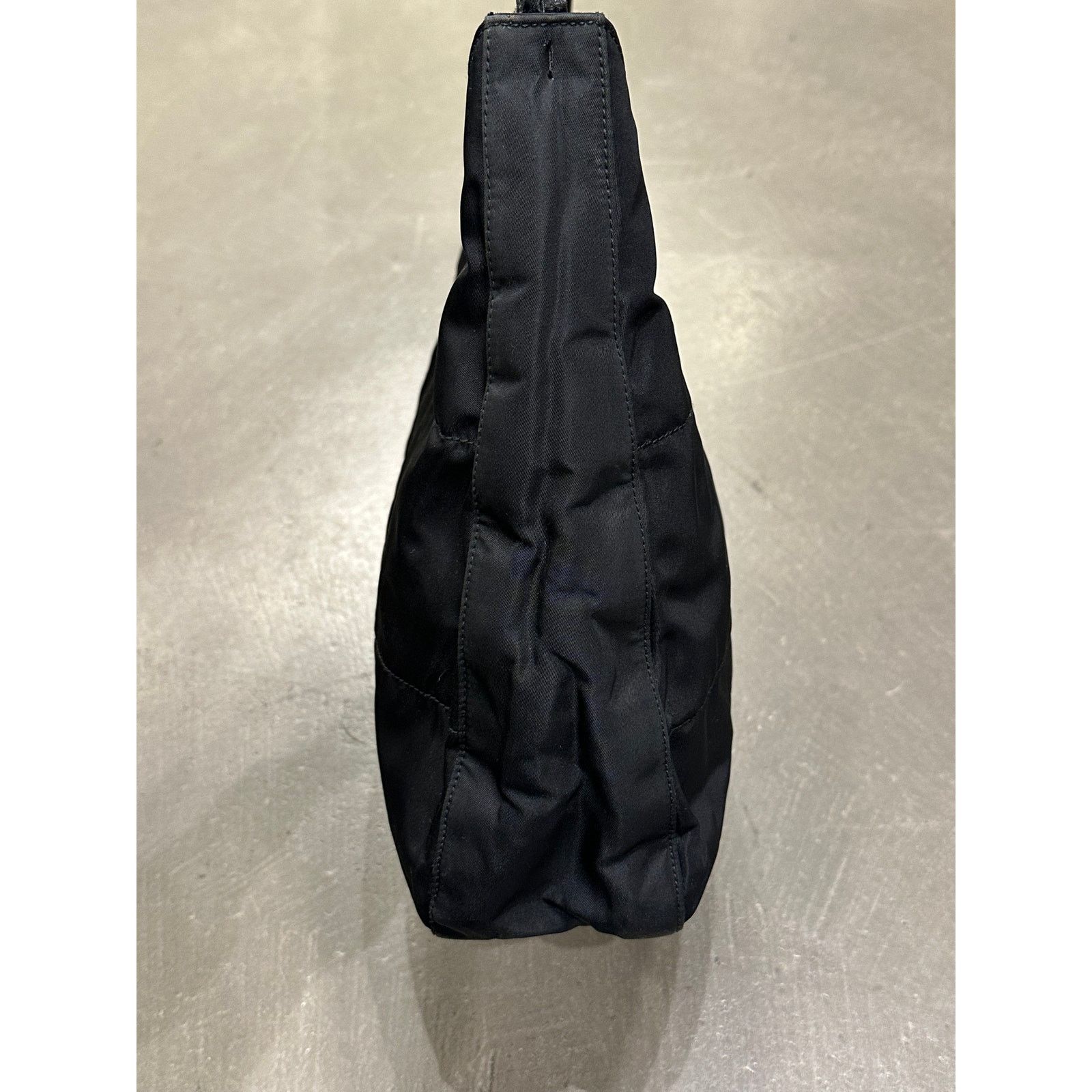 Prada 1990s Prada quilted nylon hobo bag with Lucite chain Size ONE SIZE - 3 Thumbnail