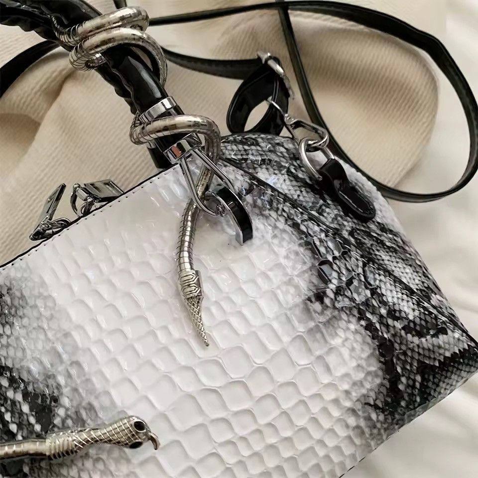 Other Designer PU Leather Crocodile Pattern Shoulder Crossbody Bag Size ONE SIZE - 6 Thumbnail