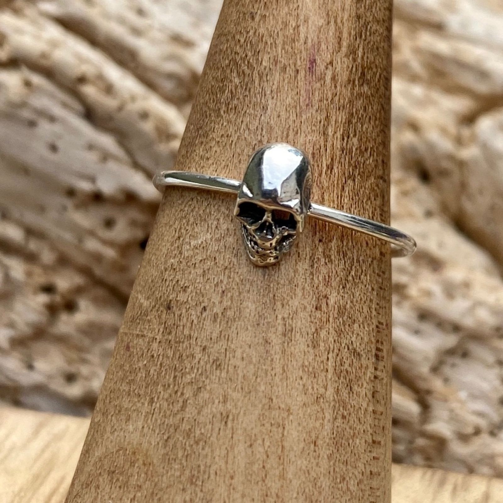 The Unbranded Brand Sterling Silver Skull With Hollow Eyes Ring Sizes 5,6,8,9 Size ONE SIZE - 2 Thumbnail
